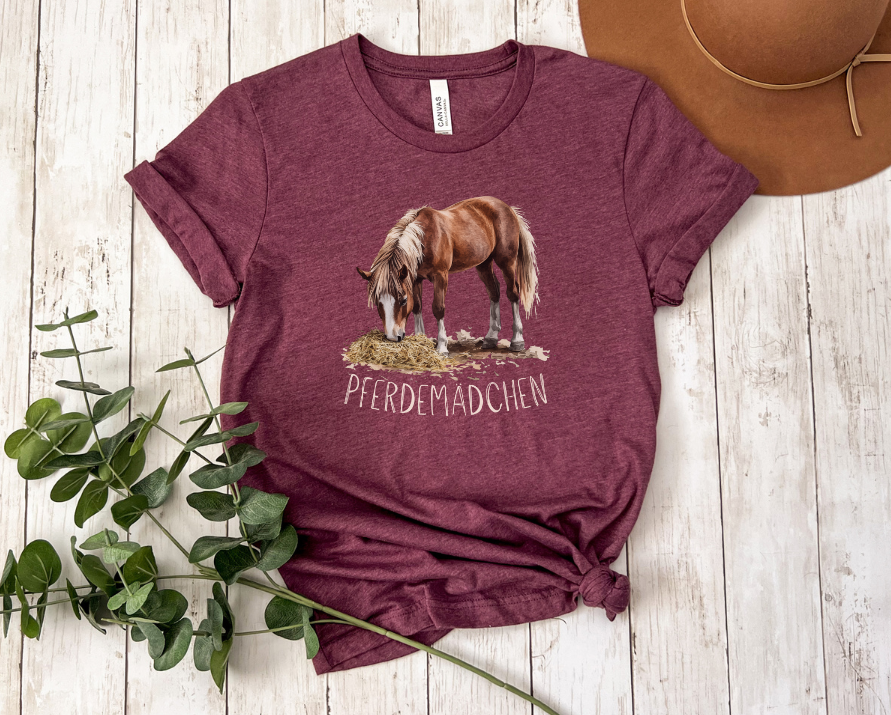 "Pferdemädchen" - Pferde T-Shirt für Frauen und Mädchen mit Pferde Motiv - Design von SimpleLore
