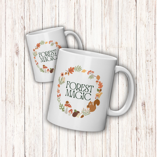 Witchy Forest Magic Tasse - magisches Hexendesign mit floralem Kranz und Schriftzug