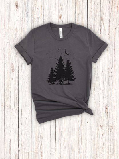 "Reh unterm Sternenhimmel" - T-Shirt mit Rehmotiv im Wald - Design von SimpleLore