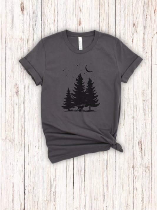 "Reh unterm Sternenhimmel" - T-Shirt mit Rehmotiv im Wald - Design von SimpleLore